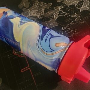 Somple Modern Swirl Water Bottle with Pink Cap. 18oz